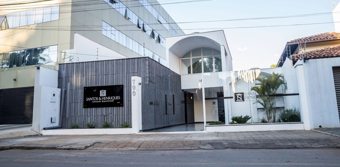 Fachada do escritório Santos & Henriques